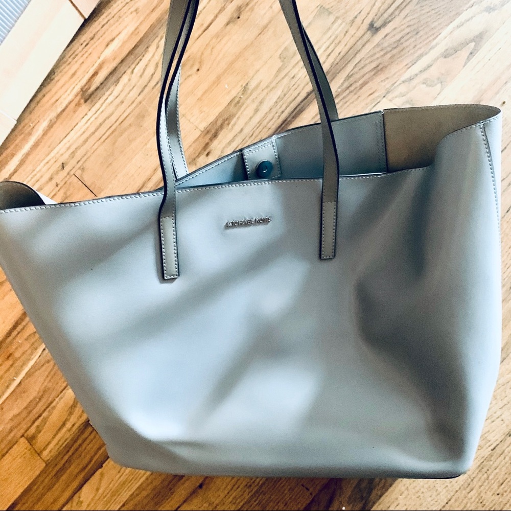 MK Brand New! 🤍🤍